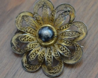Lovely antique victorian / edwardian filigree cannetille gold over coin silver floral flower brooch