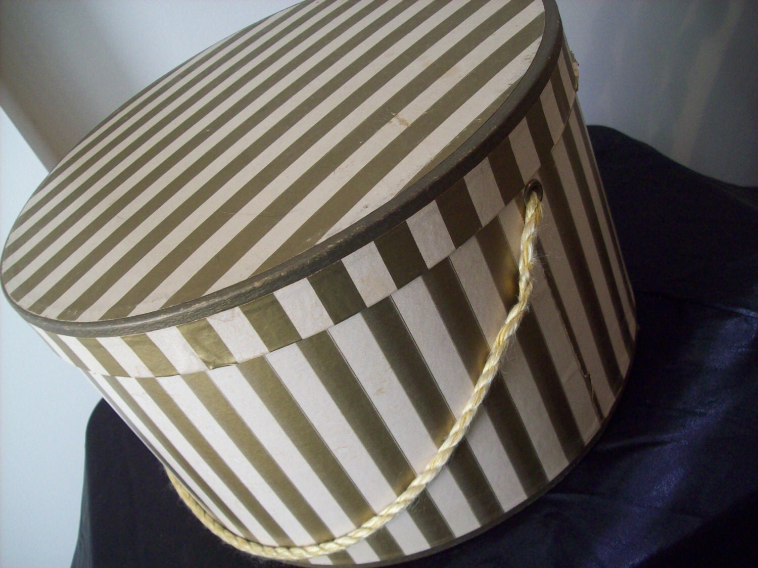 Vintage Hat Box / Retro/ Medium Size/ striped / Hat Storage/