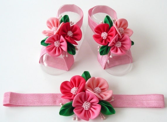Baby Headband and Baby Barefoot Sandals. Baby shoes. Baby headband. Pink Baby Girl Accessories. Pink baby sadals. Pink girl's headband.