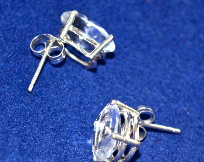 Sale Crystal Quartz Stud Earring, 11x9mm Oval, Natural, Set in Sterling Silver E649