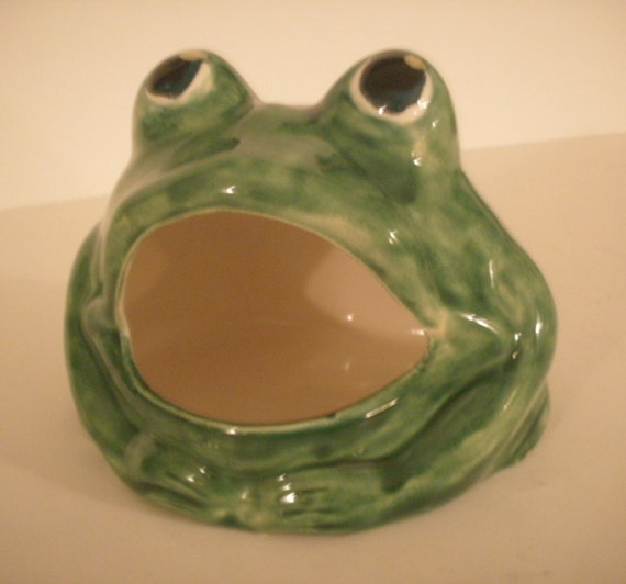 BIG MOUTH FROG Soap dish scrunchy holder by MapleHillCeramics