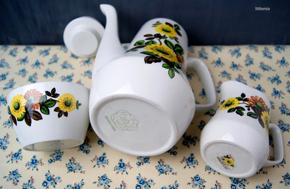 Vintage Royal Tudor Ware Barker Bros Ltd England Dahlia