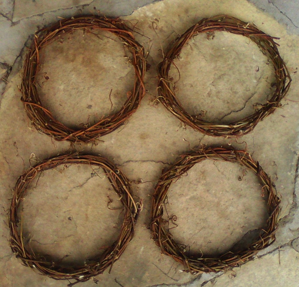 4 X 12" Handmade Natural GRAPEVINE WREATHS empty plain for decoration - Wholesale Offer by the cfaftsman