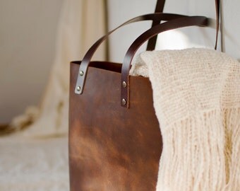 Brown Distressed Leather bag. "Illa Roja" leather Tote. Premium sturdy waxed leather. Handmade