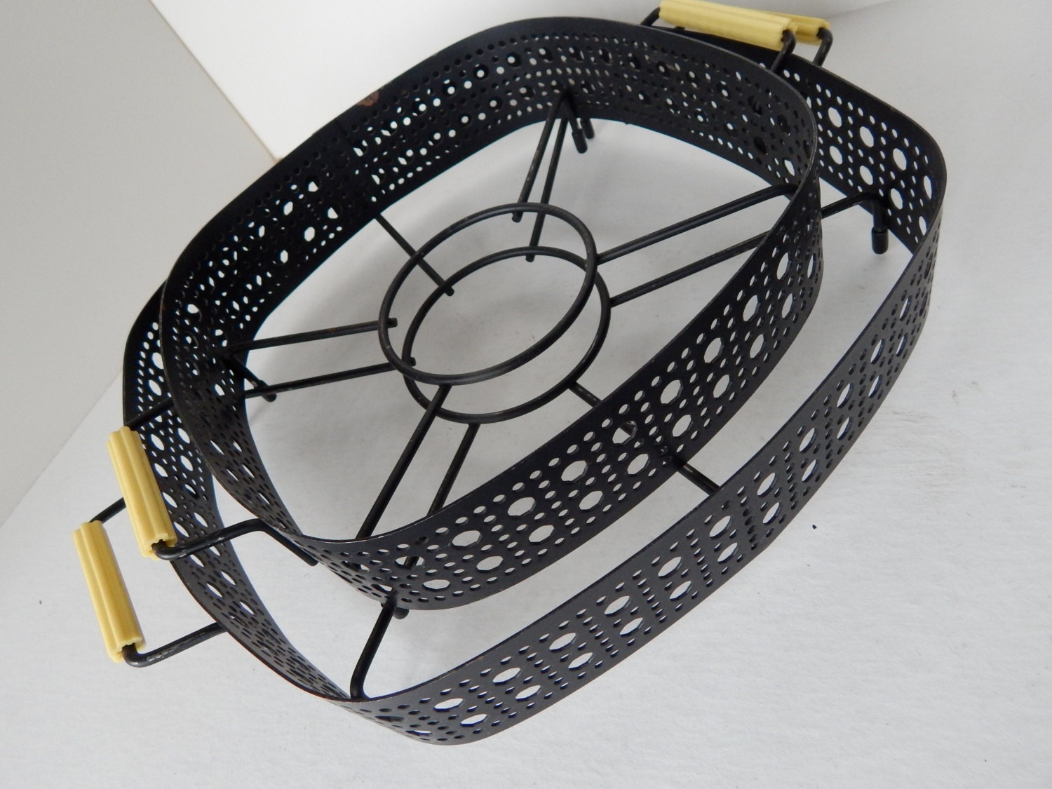 Black Metal Mesh Hot Dish Casserole Serving Dish Holder Stands