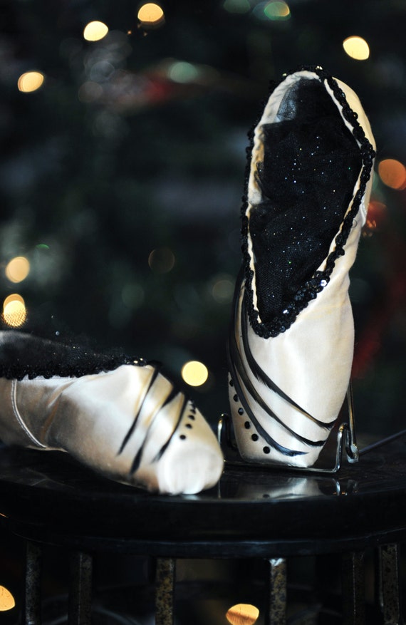 Black Swan Decorative Pointe Shoes by BalletInCleveland on Etsy