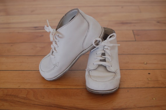 Vintage White 'Stride Rite' Leather Baby Shoes - size 6