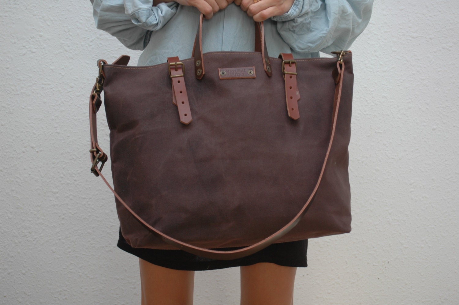 waxed canvas bag with leather handles and closuresbronze