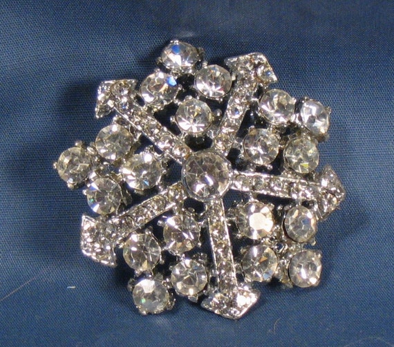 Vintage White Rhinestone Star Shaped Brooch