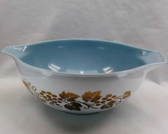 Pyrex Delphite Blue Cinderella Golden Grapes 4 Qt. Bowl 444