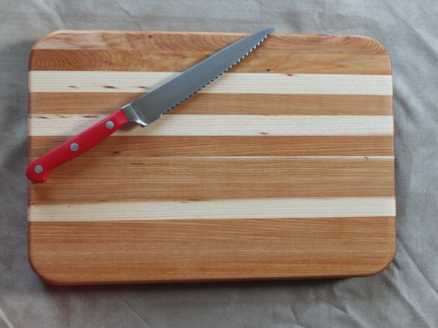 Hickory Cutting Board Edge Grain cutting board. Great