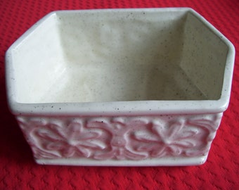 Ivory Embossed Speckled Planter