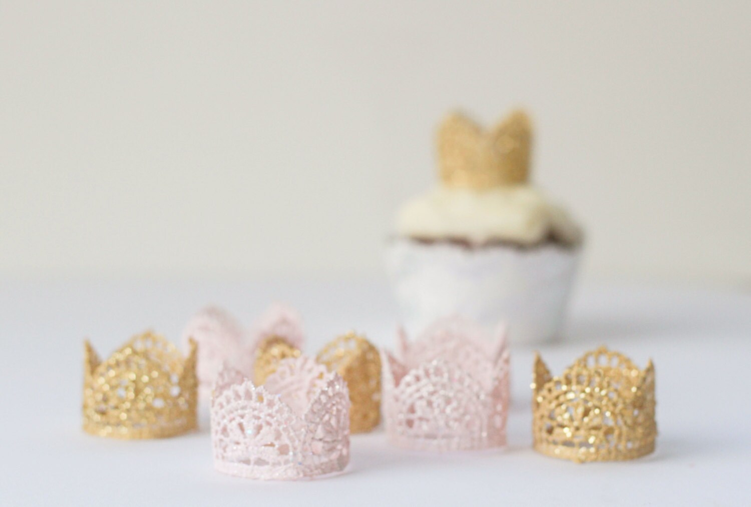 Crown Cupcake Toppers. JANOU Gold Glitter Crown Cake Cupcake Topper for