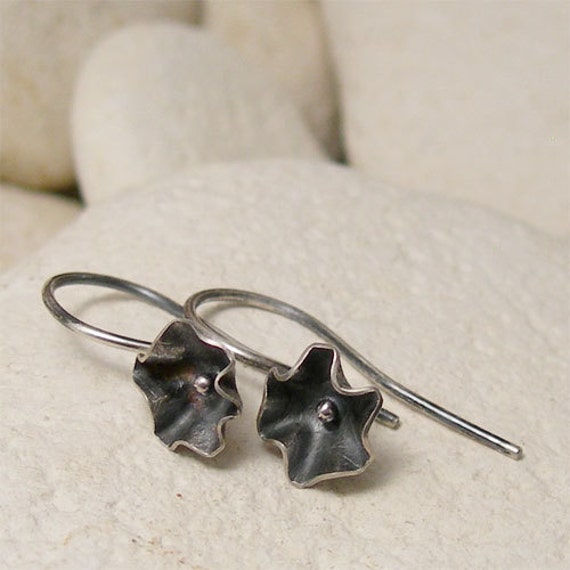 Items similar to Black Daisy Earrings, Sterling Silver Daisy Earrings, Tiny Flower Dangle