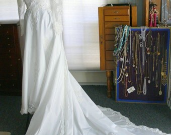 White Bridal long Wedding Dress Union Label size 6-8