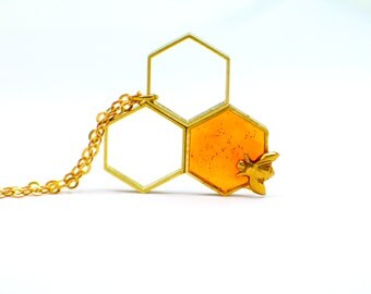 Bee pendant honeycomb, honeybee pendant, Resin jewelry. honey, Modern jewelry. contemporary OOAK, amber