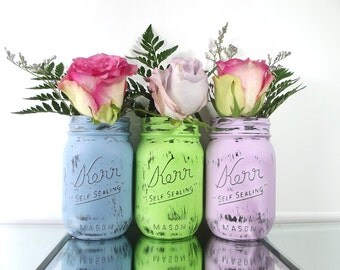 Spring Decor // Easter Decorations // Cute Home Decor // Rustic Country Home Decor // Farmhouse Chic // Tabletop Decor // Distressed Decor