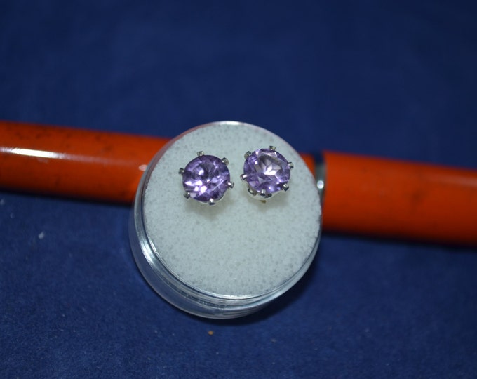 Amethyst Stud Earrings, 7mm Round, Natural, Set in Sterling Silver E652