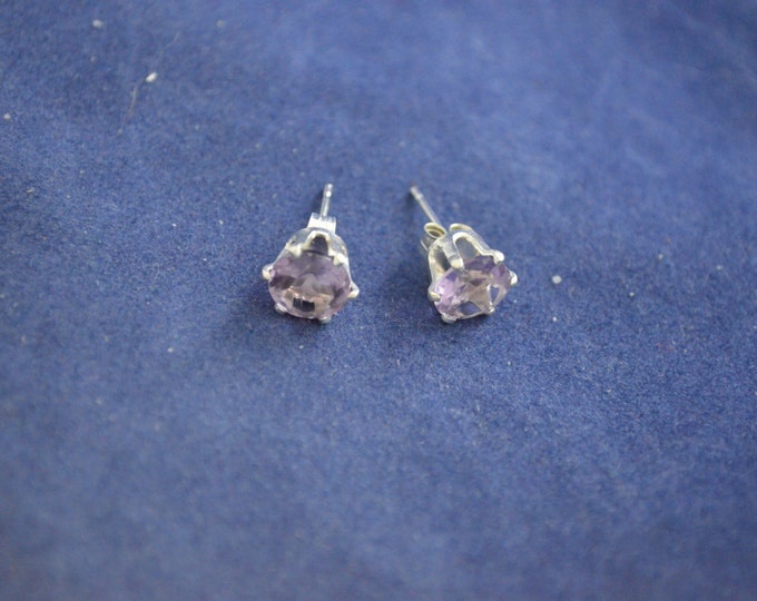 Amethyst Stud Earrings, 7mm Round, Natural, Set in Sterling Silver E652