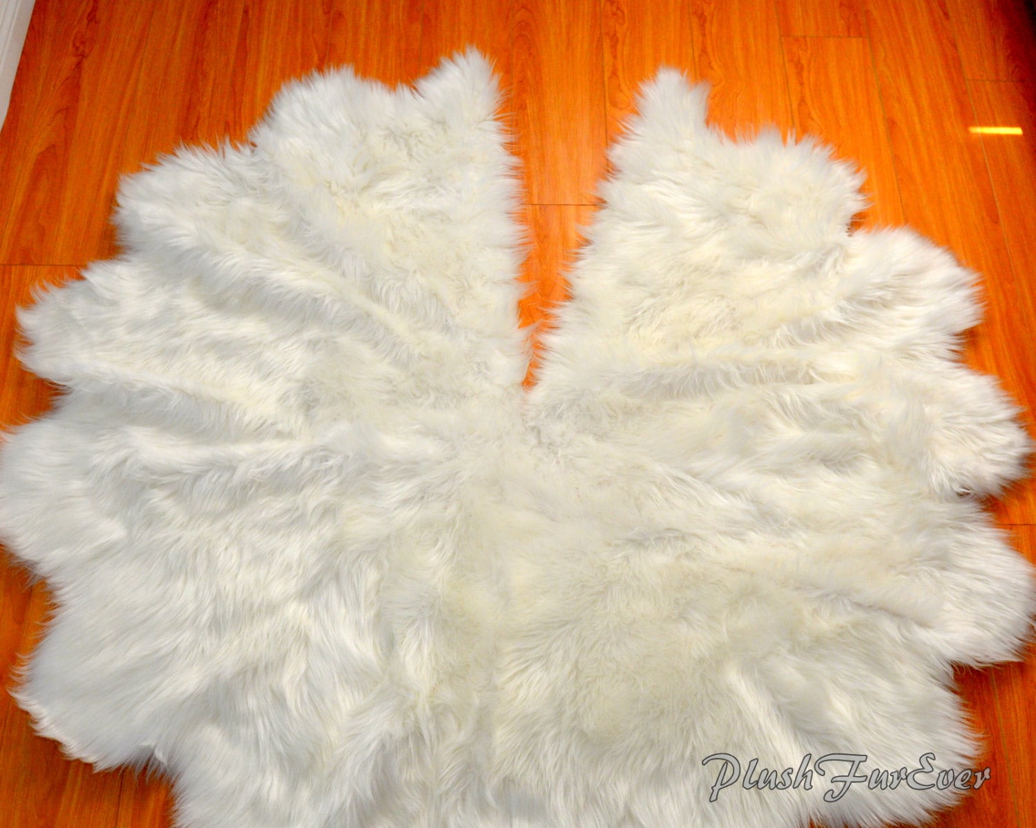 plush faux fur tree skirt