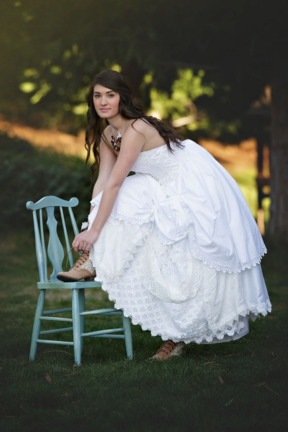 Rustic Vintage Lace Wedding Gown Country Rustic Vintage Lace Wedding Gown Country