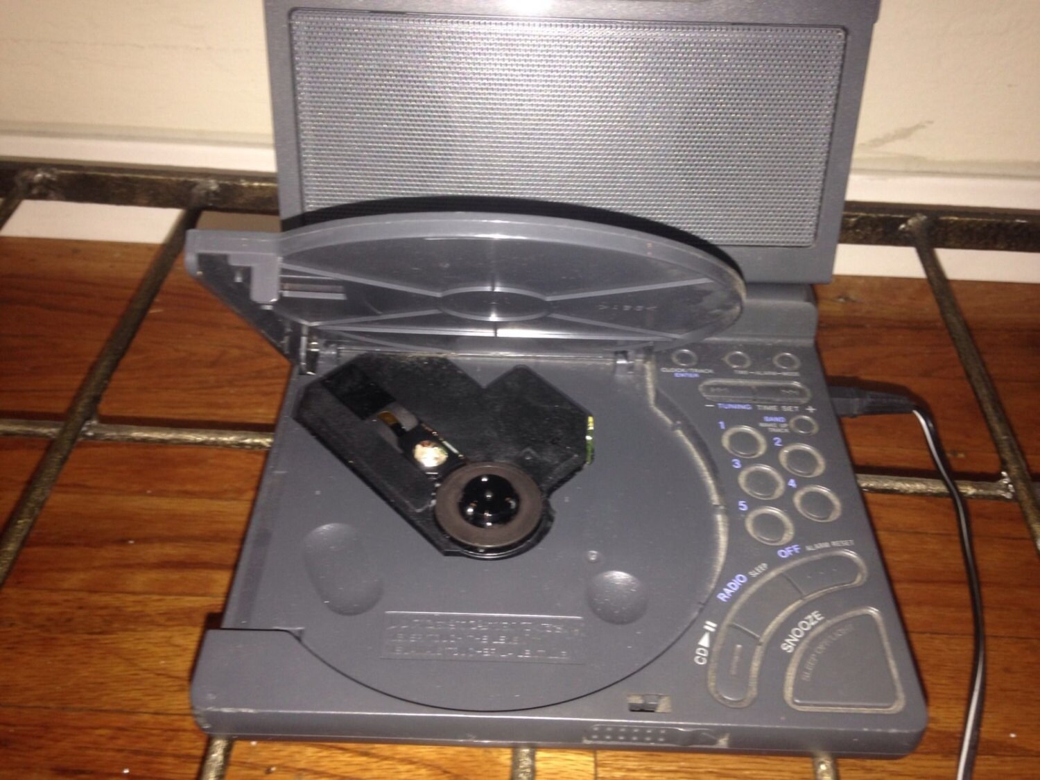 SONY cd Player icfcd1000 CD Discman World Clock Radio by So1980s