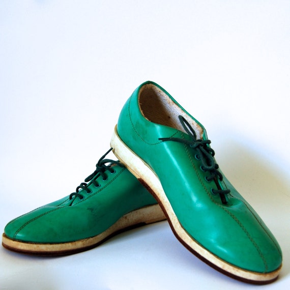 Vintage Bowling Shoes green vintage shoes by DockedAndHome on Etsy