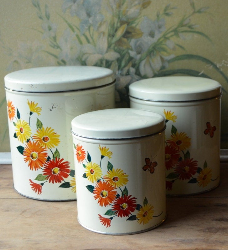 vintage metal kitchen canisters vintage set of metal kitchen canisters by valsvintageshoppe vintage metal kitchen canisters vintage set of metal kitchen canisters by valsvintageshoppe