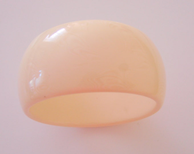 Wide Chunky Vintage Ivory Lucite Bangle Bracelet / Retro / Jewelry / Jewellery