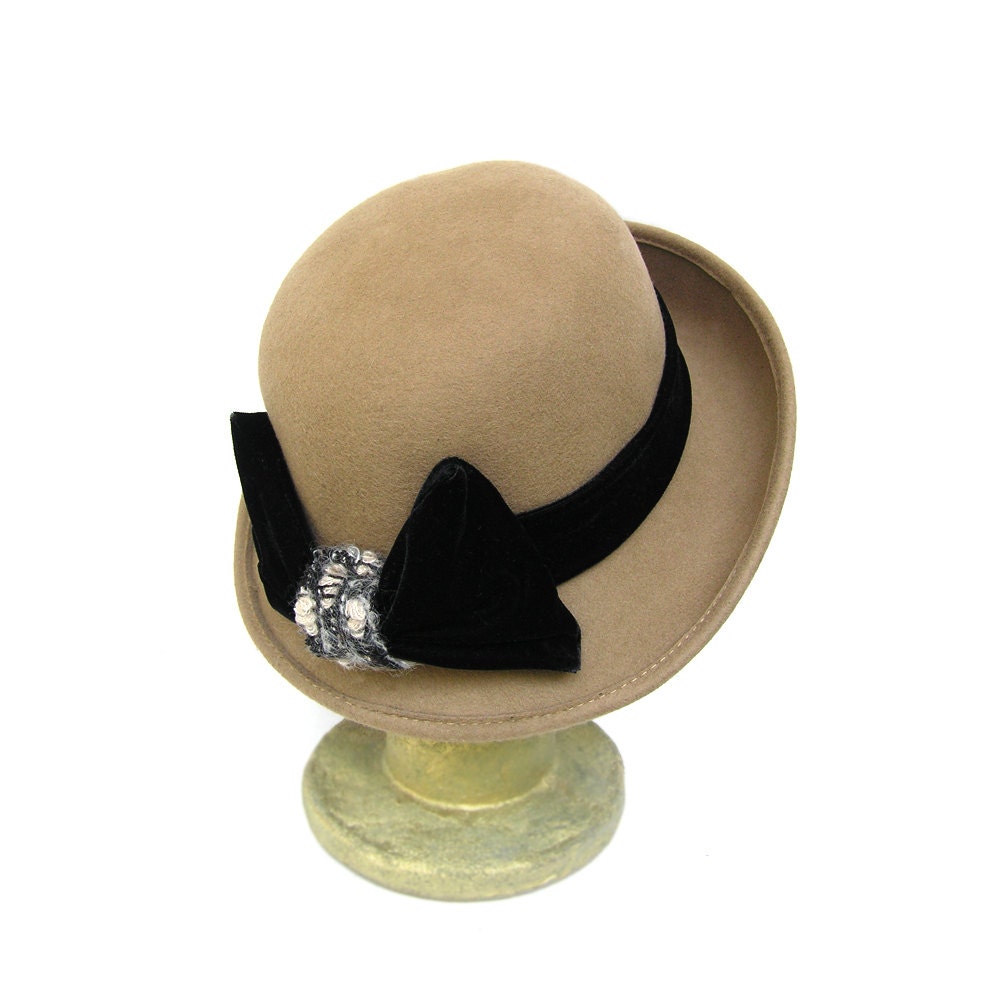 Women Camel Color Wool Felt Vintage Style Cloche Hat with