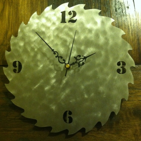 Items similar to Saw Blade Clock on Etsy
