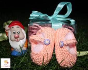 Crochet baby shoes handmade gift idea