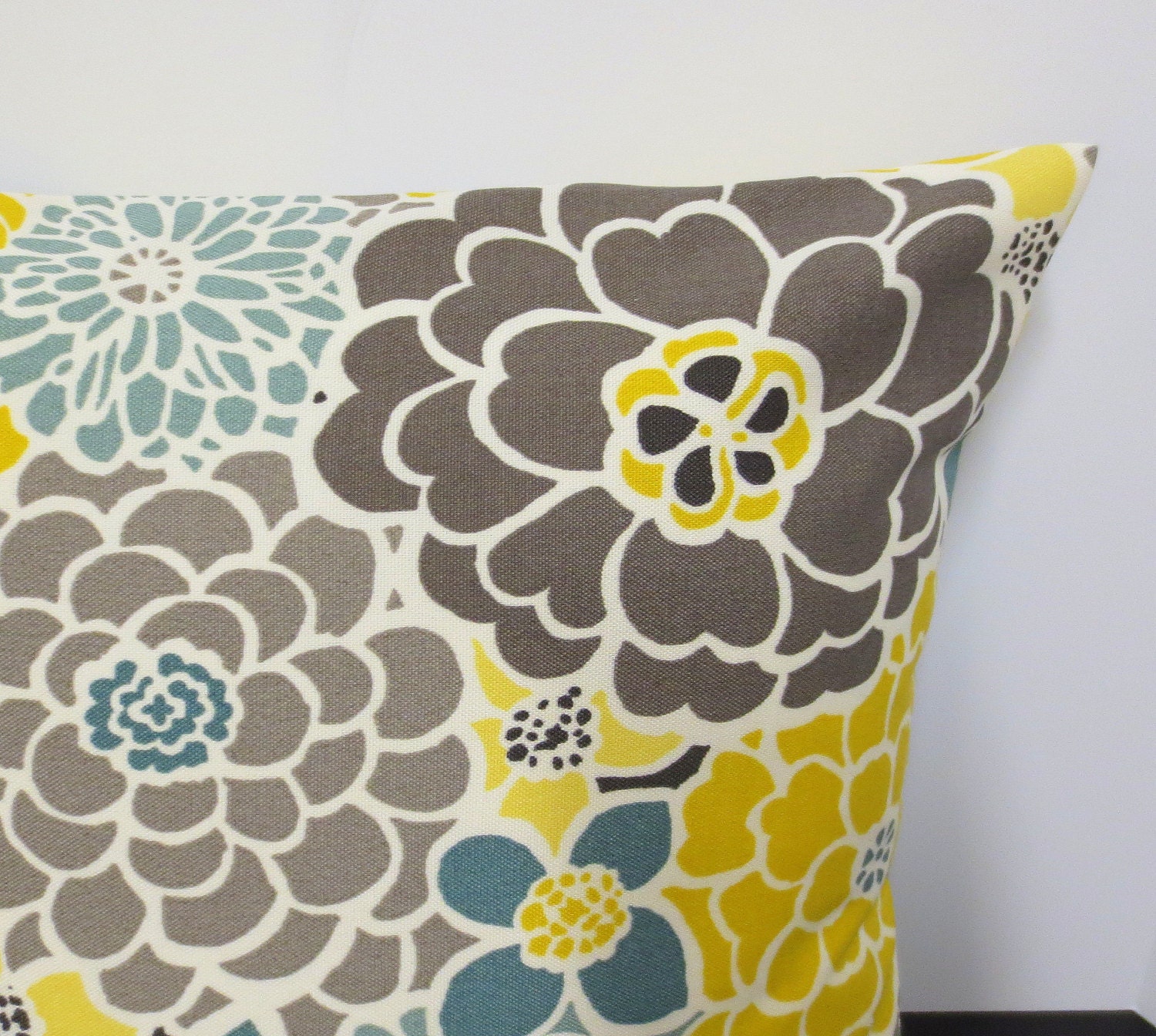 Trendy Blooms decorative throw pillow cover Accent cushion