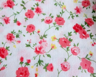 Watercolor Roses in Red - Floral Cotton Fabric - Large Fat Quarter