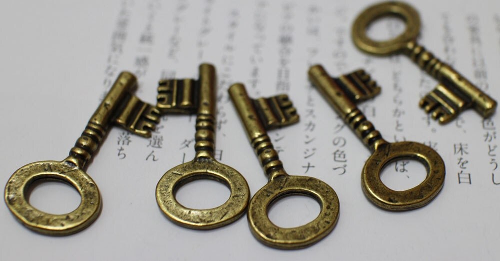 The bronze key 2 from jungsfamily on Etsy Studio