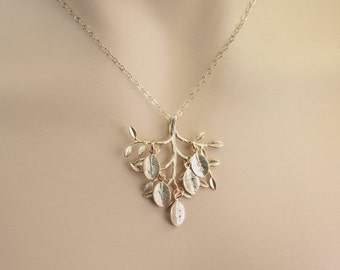 ON SALE Personalized Gold Family Tree Necklace,Gold Initial Pendant, Monogram Leaf Pendant, Tree of Life, Initial Necklace, Mother Grandma N