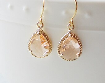 Champagne peach glass gold tear shape dangle drop earrings. Bridal earrings. Bridesmaid earrings. Wedding jewelry.