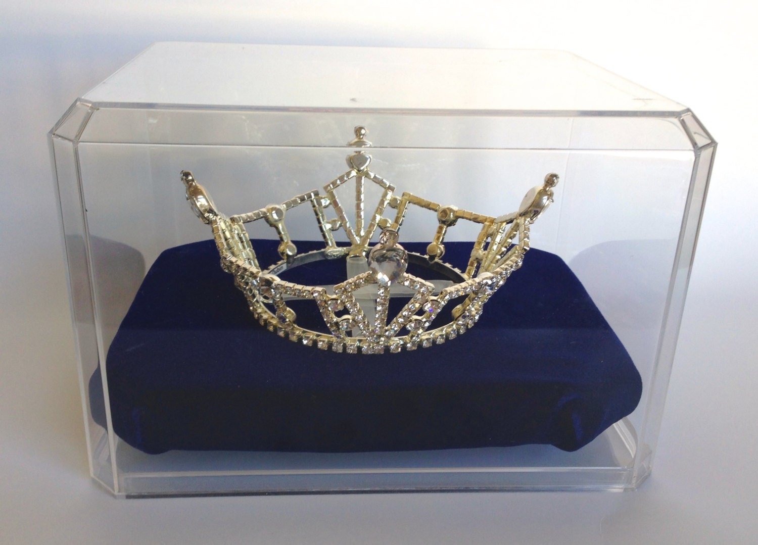 Round Crown Tiara Display Case with Velvet Cushion for Pageant