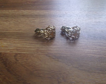 vintage clip on earrings goldtone filigree hoops