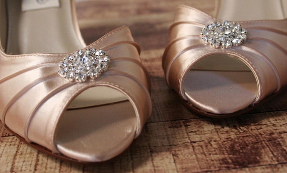 Wedding Shoes Blush Kitten Heels with Simple Rhinestone Wedding Shoes Blush Kitten Heels with Simple Rhinestone
