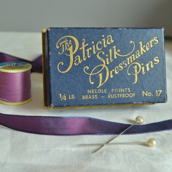 Vintage Sewing Pin Box Dressmaker's Pins Sewing
