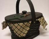 Wood Basket with Lid and Star Ornie, Old Fashion Picnic Basket, Primitive Holiday Basket