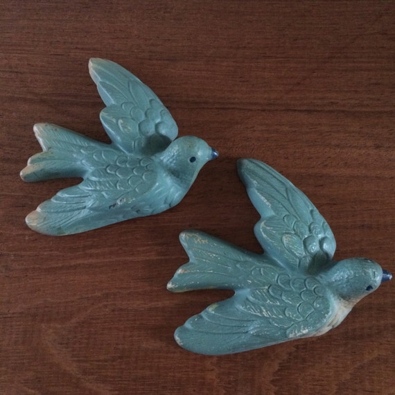 Vintage pair of plaster bluebirds bird wall hanging