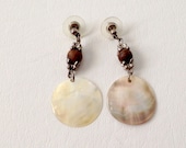 Vintage MOP Earrings, Mother of Pearl, 1970s earrings, MOP discs, Brown Beads