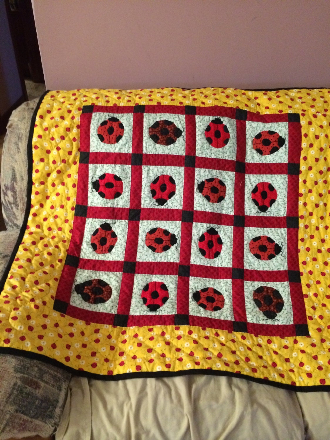 ladybug-baby-quilt