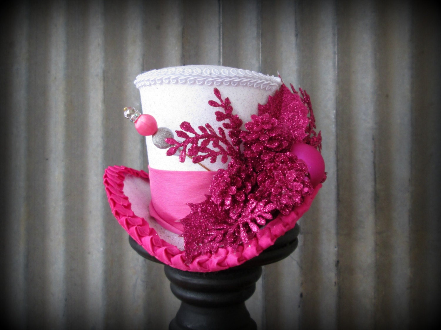 hot pink christmas mini top hat alice in wonderland mad hot pink christmas mini top hat alice in wonderland mad