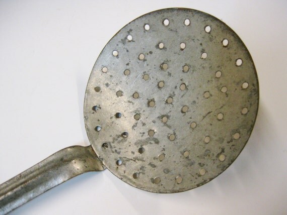 Skimmer métal louche très tôt ancienne par mainevintagetreasure Cheminée décor Vieille