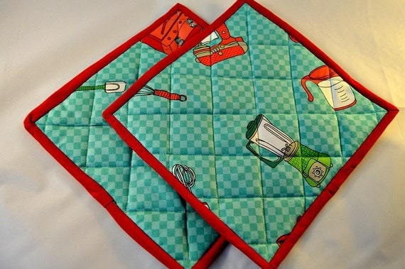 Pot Holders/Pair/Quilted/Mats/Green and Red