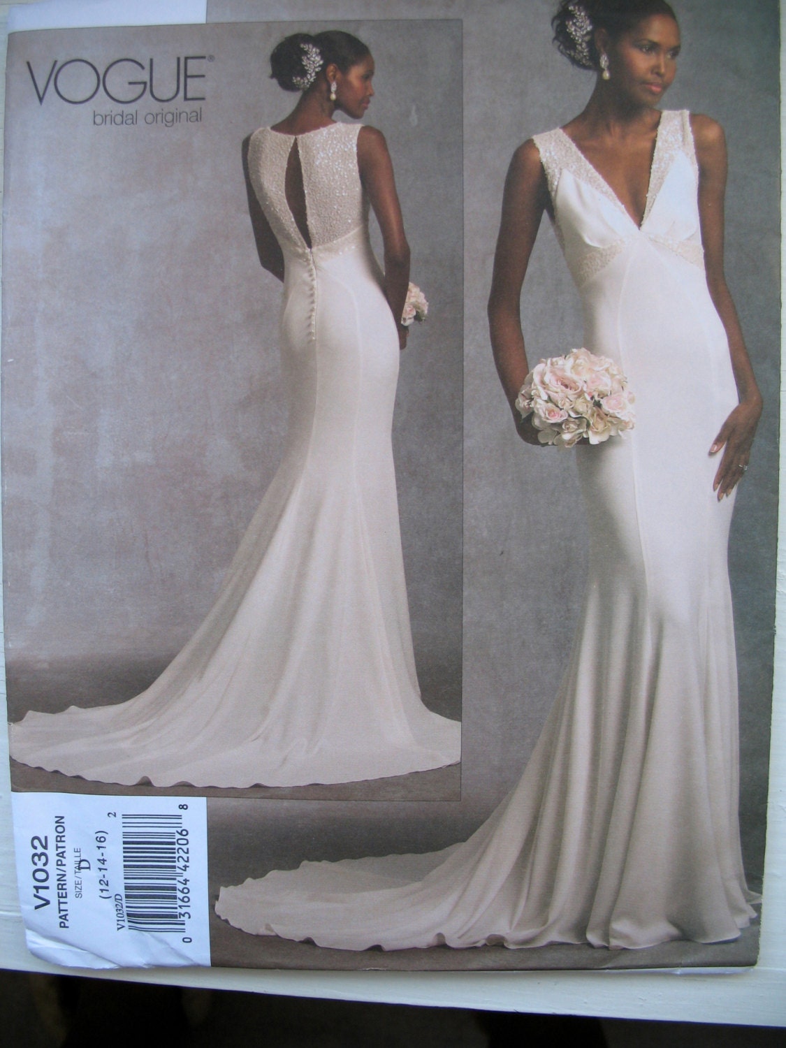 Vogue Wedding Dress pattern Size 12-16 Vogue 1032 Close