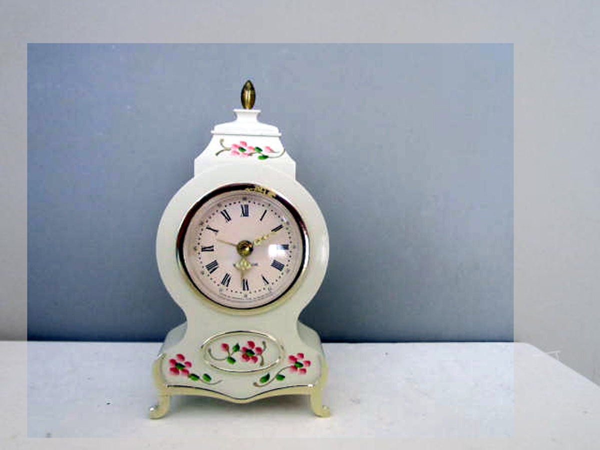 Vintage WESTCLOX wind up alarm clock model 12090